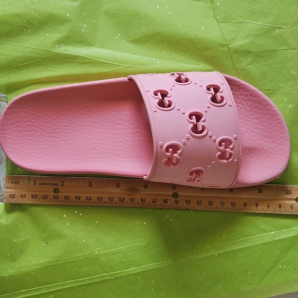 Gucci Blush Pink Logo Slides - Picture 16 of 16